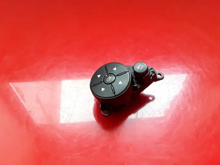 Mercedes-Benz C W204 (2007 - 2014) A2048210151 Кнопки на рулевом колесе — фото 1