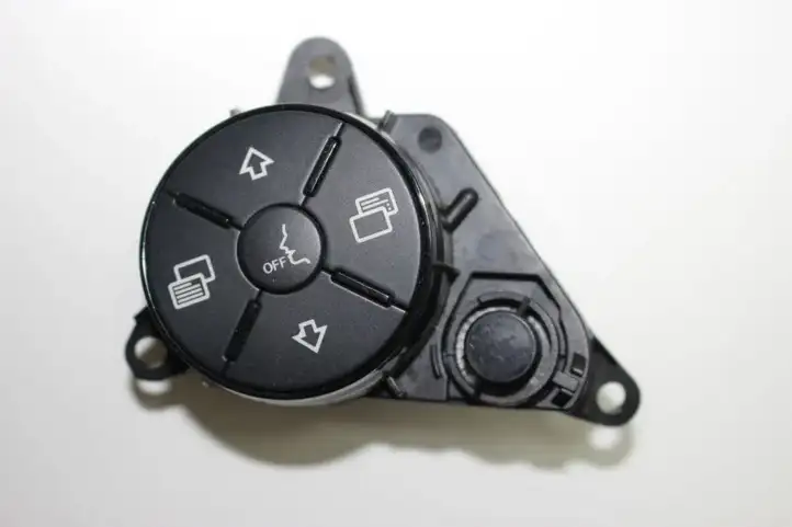 Mercedes-Benz ML W164 (2005 - 2011)  A1648700558 Кнопки рулевого колеса