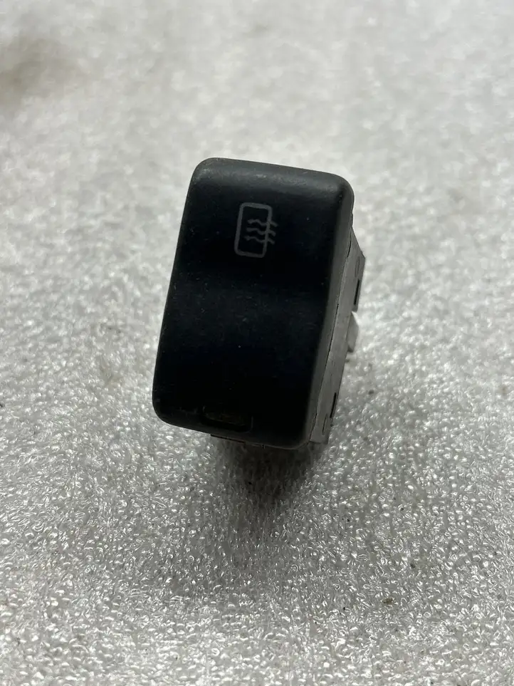 Volkswagen Polo (2001 - 2005)  6N1959621 Включатель обогрева стекла с помощью электричества