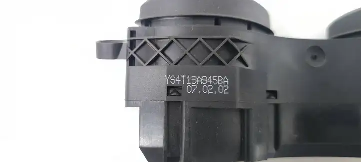 Ford Focus (1998 - 2004) YS4T19A945BA Кнопка обогрева стекла — фото 5
