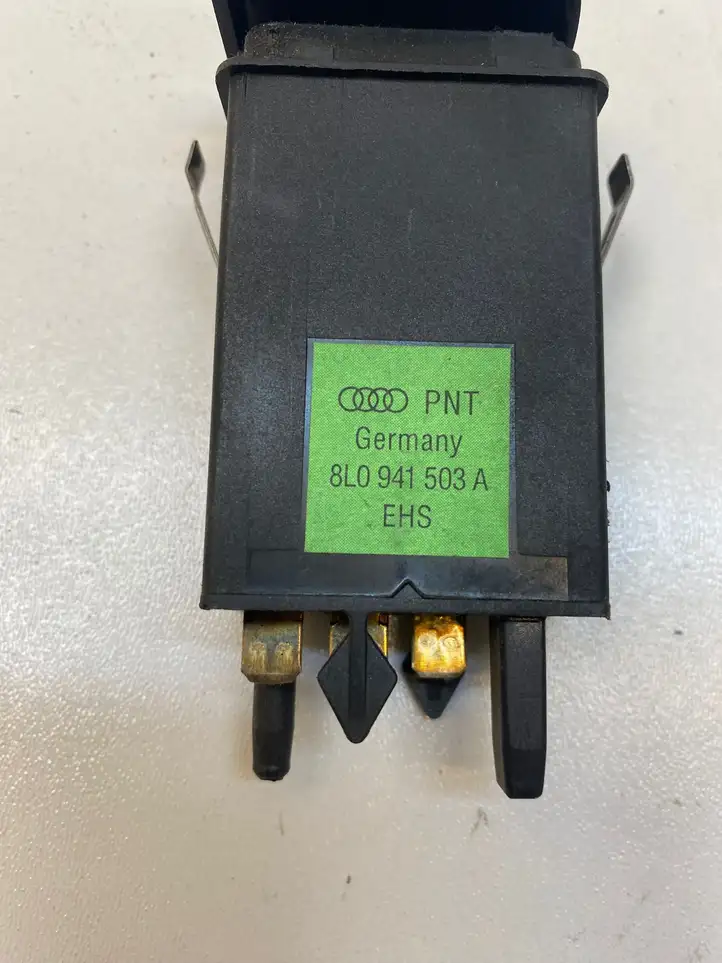 Audi A3/S3 8L (2000 - 2003) 8L0941503A Кнопка обогрева стекла — фото 3