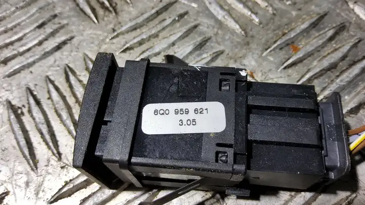 Volkswagen Polo (2005 - 2009) 6Q0959621 Кнопка обогрева стекла — фото 2