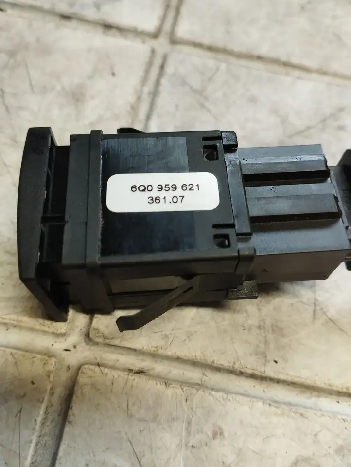 Volkswagen Polo (2005 - 2009) 6Q0959621 Кнопка обогрева стекла — фото 2