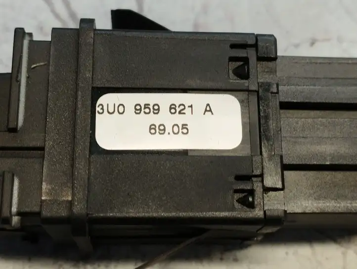 Skoda Superb B5 (3U) (2001 - 2008) 3U0959621A Кнопка обогрева стекла — фото 2