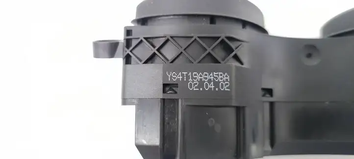 Ford Focus (1998 - 2004) YS4T19A945BA Кнопка обогрева стекла — фото 5