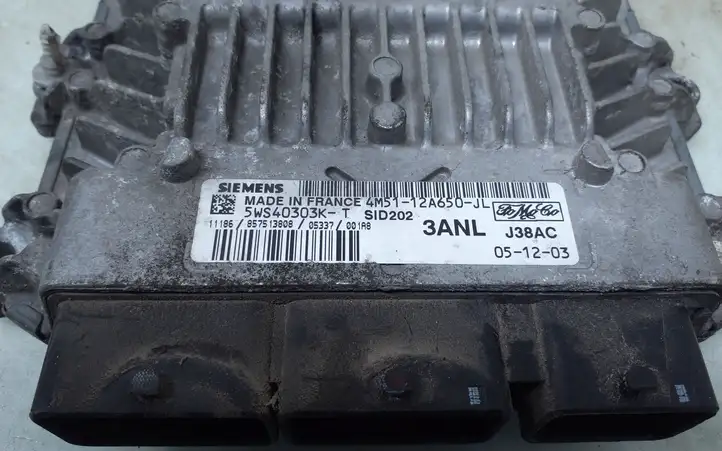 Ford Focus (2005 - 2008) 4M5112A650JL Блок управления двигателем (ЭБУ) — фото 3