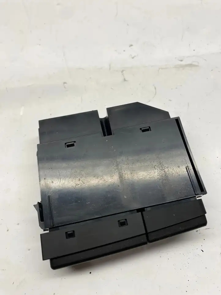 Toyota Avensis T250 (2006 - 2009) 8479005110 Кнопка обогрева стекла — фото 2