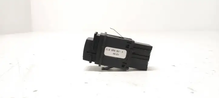 Skoda Superb B5 (3U) (2001 - 2008) 3U0959621A Кнопка обогрева стекла — фото 4