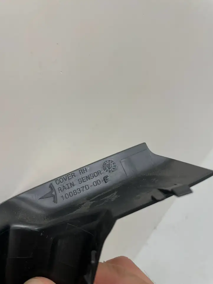 Tesla Model S (2016 - 2021) 100837000F Прочие детали салона — фото 3