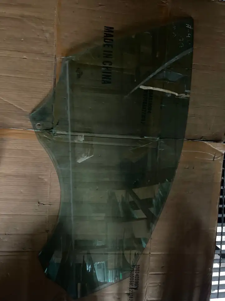 Audi A4 (2007 - 2011)   Основное стекло передних дверей (четырехдверного автомобиля)