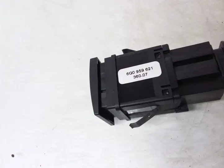 Volkswagen Polo (2005 - 2009) 6Q0959621 Кнопка обогрева стекла — фото 3