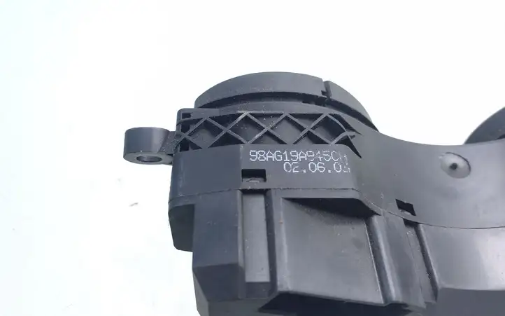 Ford Focus (1998 - 2004) 98AG19A945CH Кнопка обогрева стекла — фото 3