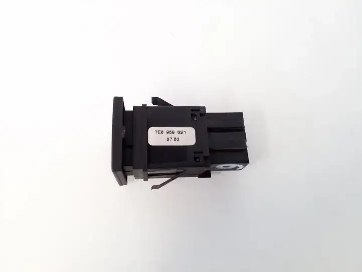 Volkswagen Transporter - Caravelle T5 (2003 - 2009) 7E0959621 Кнопка обогрева стекла — фото 4