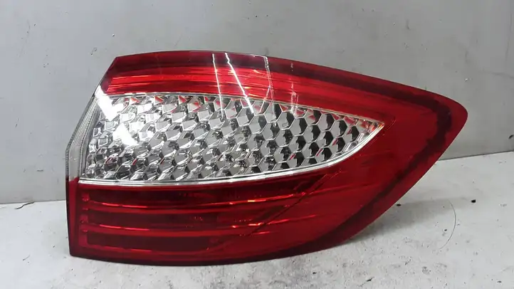 Ford Mondeo MK IV (2007 - 2014) 7S7113404B Задний фонарь в кузове — фото 1