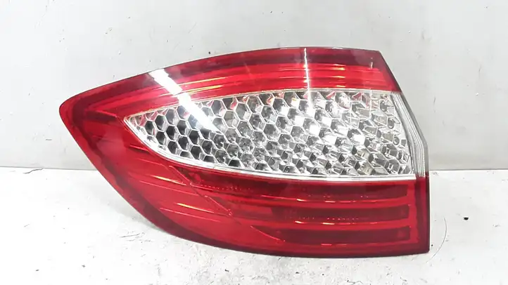 Ford Mondeo MK IV (2007 - 2014) 7S7113405B Задний фонарь в кузове — фото 1