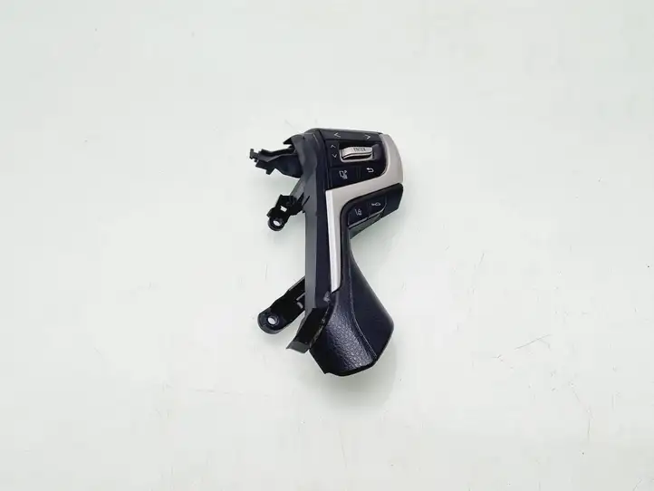 Toyota Land Cruiser (J150) (2009 - ) 348R Кнопки на рулевом колесе — фото 1