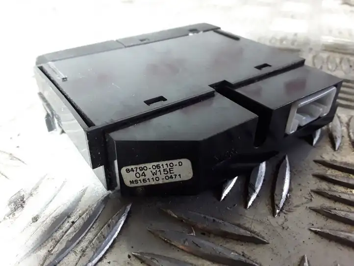 Toyota Avensis T250 (2003 - 2006) 8479005110D Кнопка обогрева стекла — фото 3