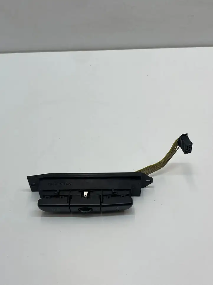 Mercedes-Benz SL R230 (2001 - 2012) A2308212851 Кнопка ESP — фото 4