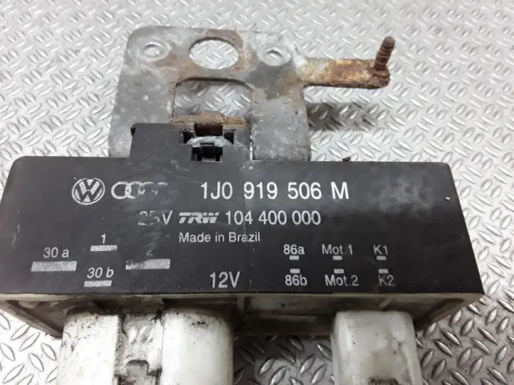 Volkswagen Fox (2005 - 2009) 1J0919506M Реле вентилятора охлаждения — фото 2