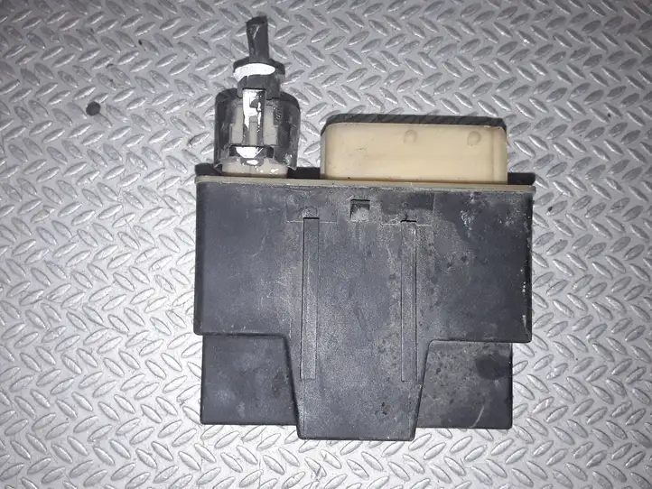 Citroen C4 I Picasso (2006 - 2013) 018010951 Реле вентилятора охлаждения — фото 3