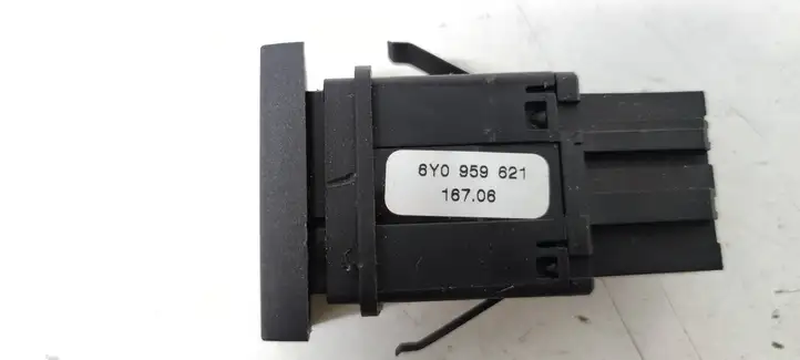 Skoda Fabia Mk1 (6Y) (1999 - 2007) 6Y0959621 Кнопка обогрева стекла — фото 2