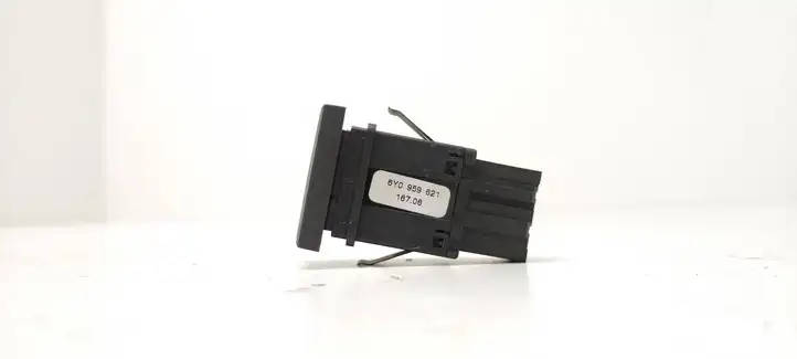 Skoda Fabia Mk1 (6Y) (1999 - 2007) 6Y0959621 Кнопка обогрева стекла — фото 4