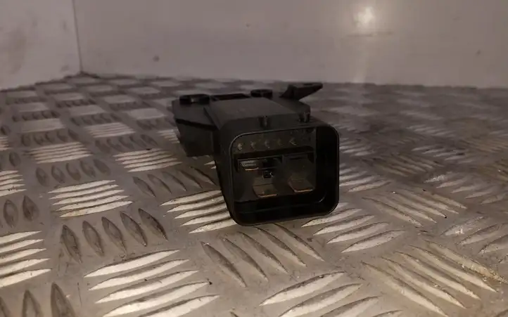 Skoda Rapid (NH) (2012 - 2019)  5J0919506 Реле вентилятора охлаждения