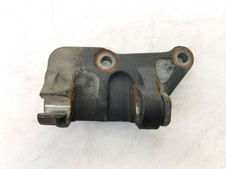 Toyota Avensis T250 (2003 - 2006)  125110G010 Кронштейн генератора