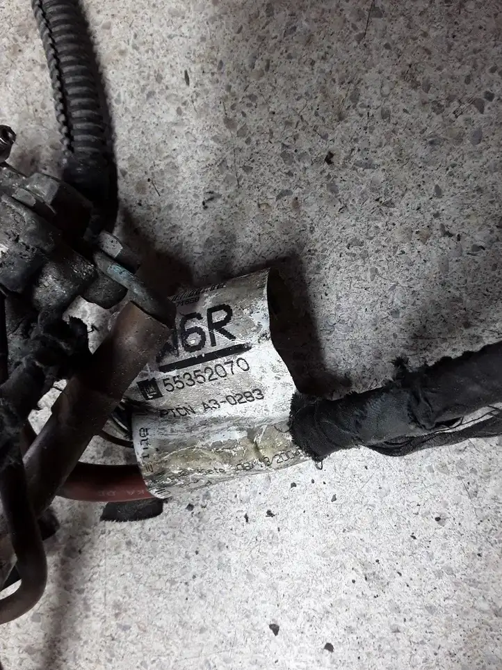 Opel Astra H (2004 - 2009) 55352070 Плюсовой провод аккумулятора — фото 2