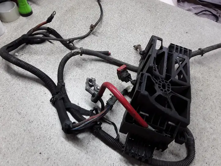 Opel Astra H (2004 - 2009) 55352070 Плюсовой провод аккумулятора — фото 3