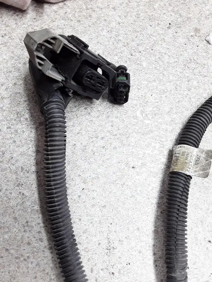 Opel Astra H (2004 - 2009) 13120921 Прочая электропроводка — фото 3