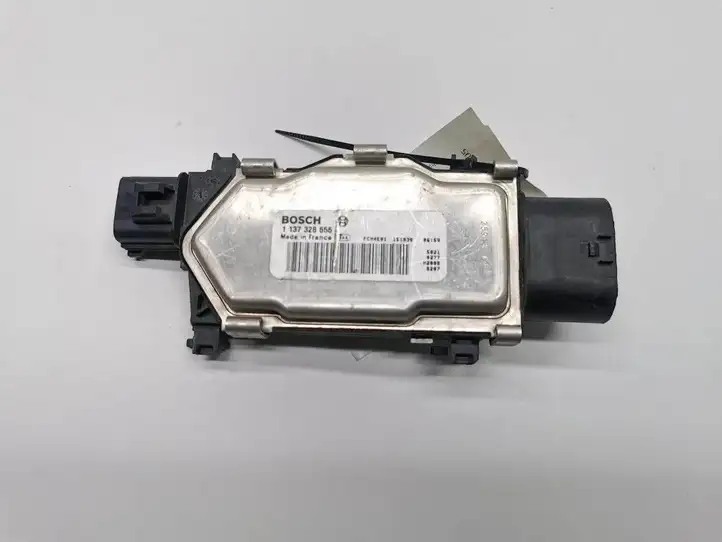 Mercedes-Benz CLA C117,X117,W117 (2013 - 2019) 1137328656 Реле вентилятора охлаждения — фото 1