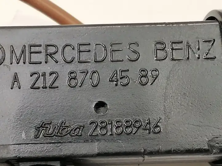 Mercedes-Benz E W212 (2009 - 2016) A2128704589 Усилитель антенны — фото 2