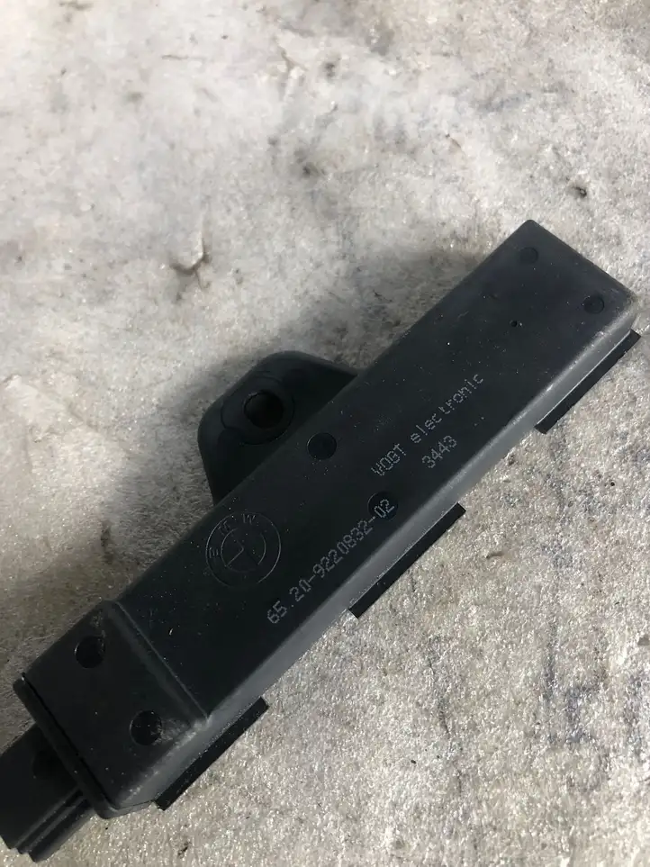 BMW 1 F20 F21 (2011 - 2019)  6520922083202 Усилитель антенны