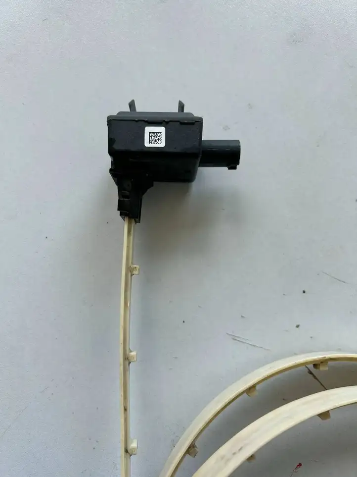 BMW 2 F22 F23 (2013 - 2017) 931877902 Датчик удара SRS — фото 2