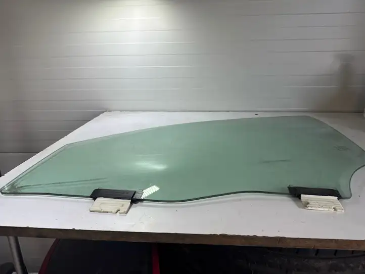 Mercedes-Benz GL X166 (2013 - 2019)  A006451 Основное стекло передних дверей (четырехдверного автомобиля)