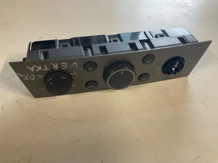 Opel Vectra (2005 - 2009)   Блок управления кондиционера воздуха / климата/ печки (в салоне)