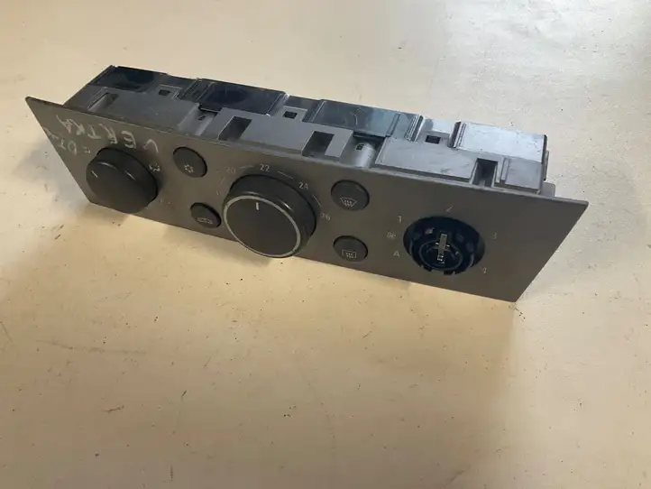 Opel Vectra (2005 - 2009)   Блок управления кондиционера воздуха / климата/ печки (в салоне)