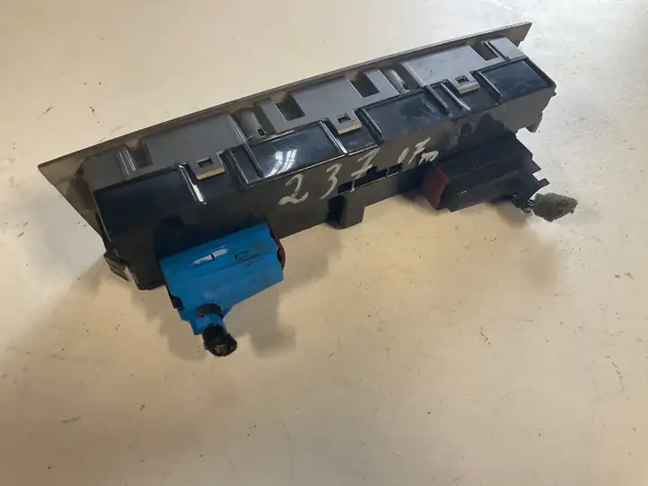 Opel Vectra (2005 - 2009)   Блок управления кондиционера воздуха / климата/ печки (в салоне)