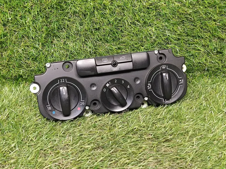 Volkswagen Tiguan (2007 - 2011)  1K0820047HM Блок управления кондиционера воздуха / климата/ печки (в салоне)