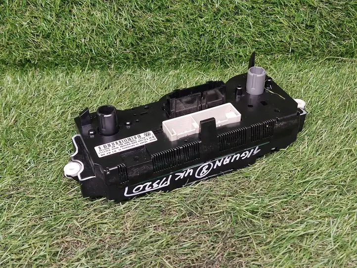 Volkswagen Tiguan (2007 - 2011)  1K0820047HM Блок управления кондиционера воздуха / климата/ печки (в салоне)