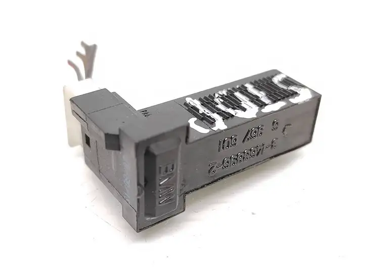 BMW 5 E60 E61 (2004 - 2010)  6967601 Датчик тормозной педали