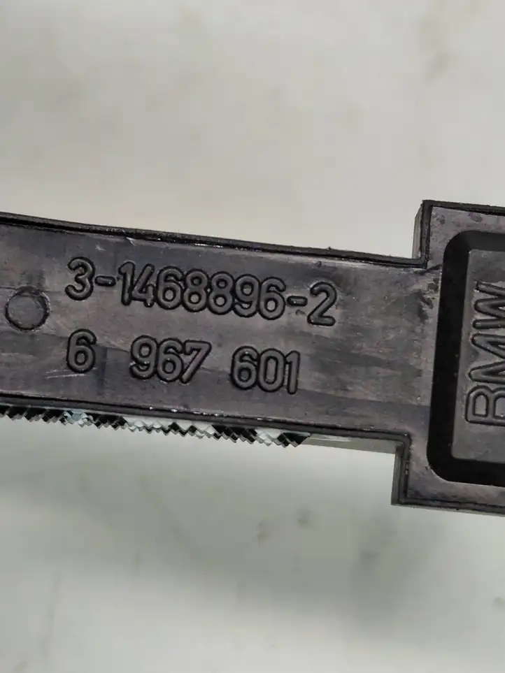 BMW 5 E60 E61 (2004 - 2010)  6967601 Датчик тормозной педали