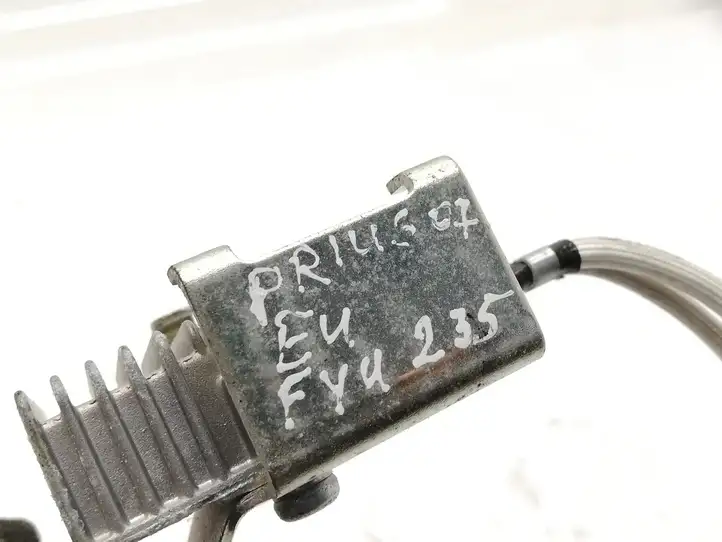Toyota Prius (NHW20) (2003 - 2009) 4453647050 Реле вентилятора охлаждения — фото 6