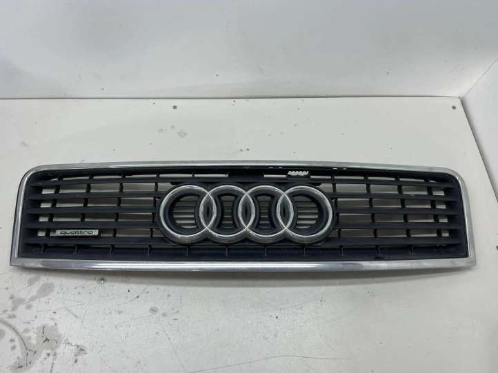 4B0853651F Audi A6 S6 C5 4B Grotelės priekinės