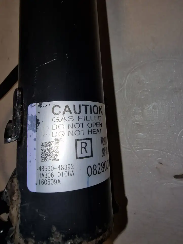 Lexus RX 450h (2015 - 2019)  4853048392 Задний амортизатор с пружиной