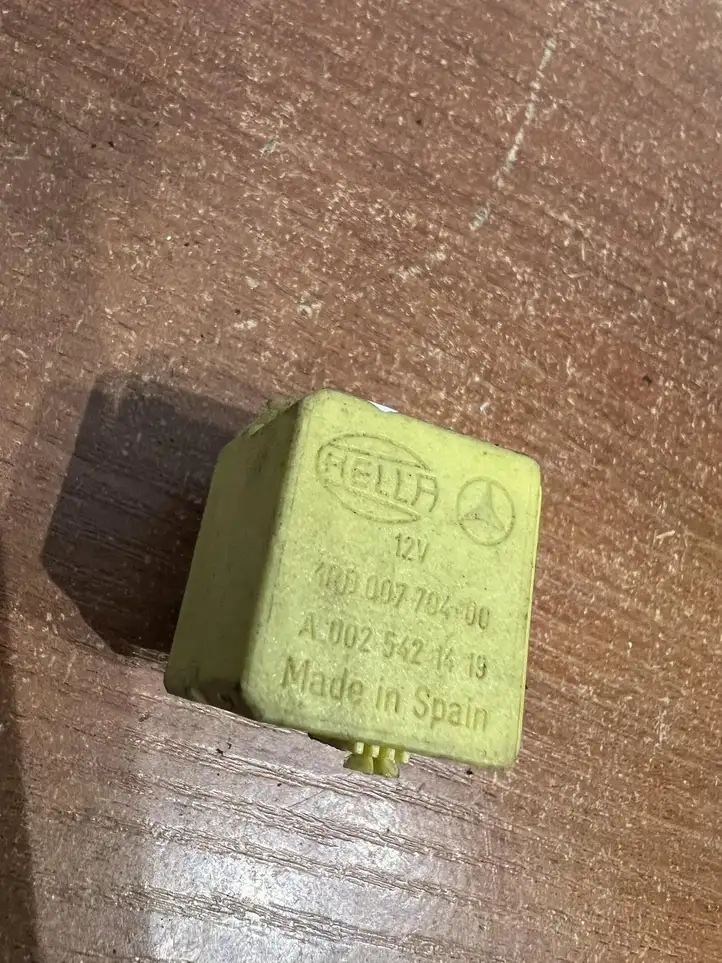 Mercedes-Benz A W169 (2004 - 2012)  A0025421419 Реле аварийных фонарей