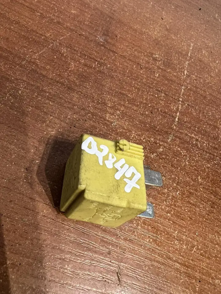 Mercedes-Benz A W169 (2004 - 2012)  A0025421419 Реле аварийных фонарей