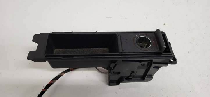 Audi A4 (2000 - 2006)  8E0863284B Передний прикуриватель