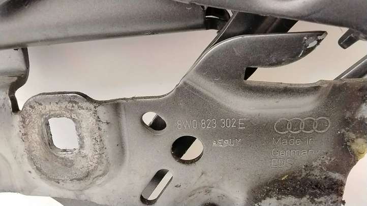 Audi A4 (2015 - 2019)  8W0823302E Петля (петли) капота